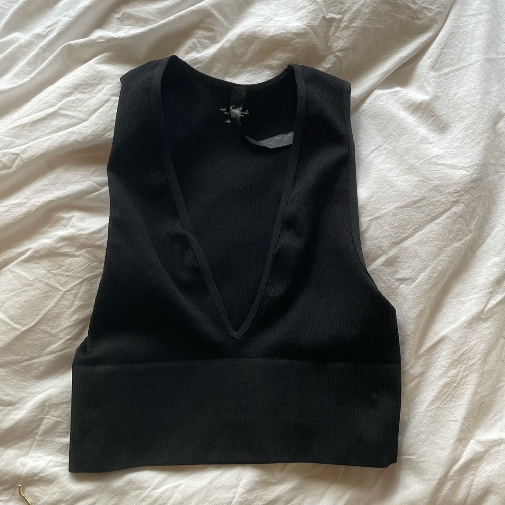 UO black plunge crop top
